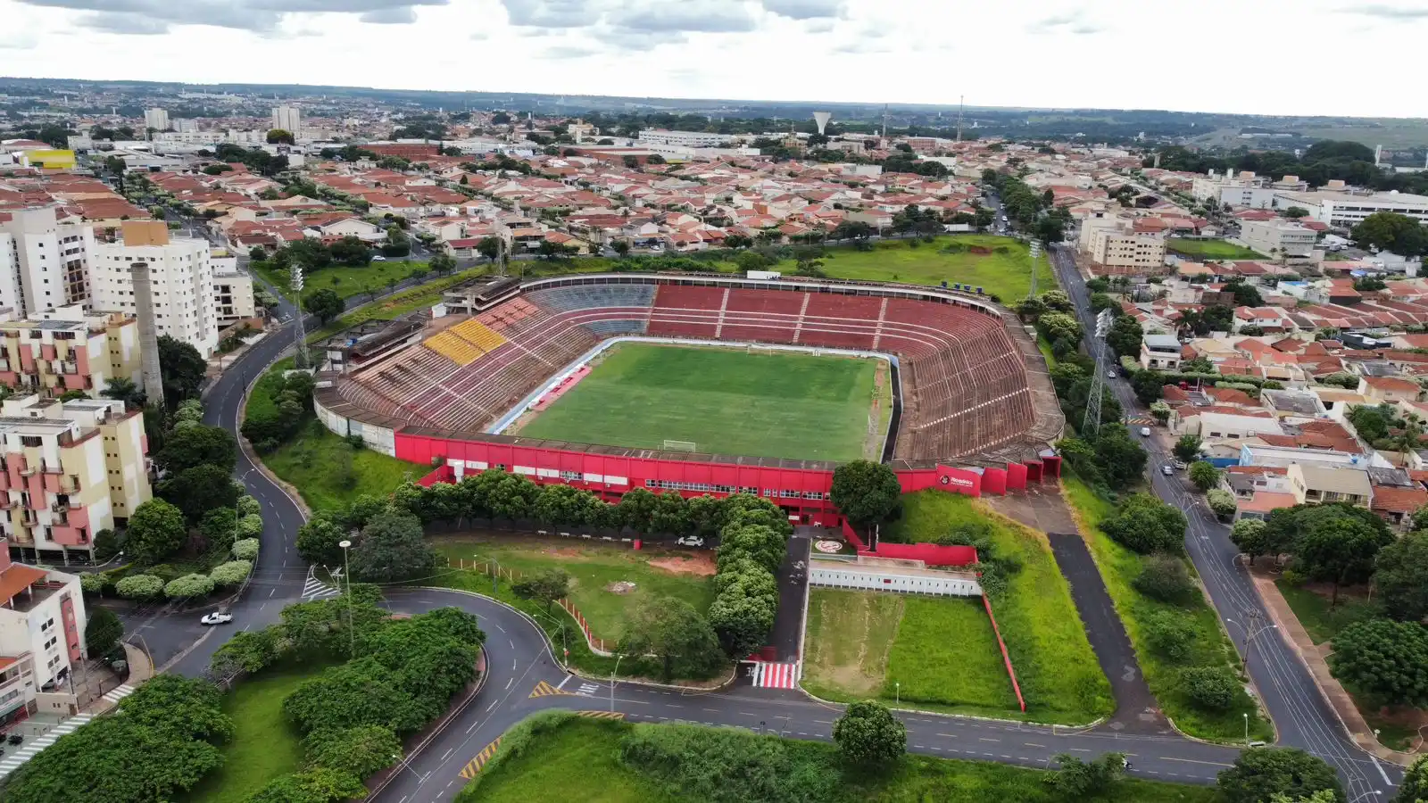 Vista aérea do Estádio Benedito Teixeira, em Rio Preto (Guilherme Baffi)