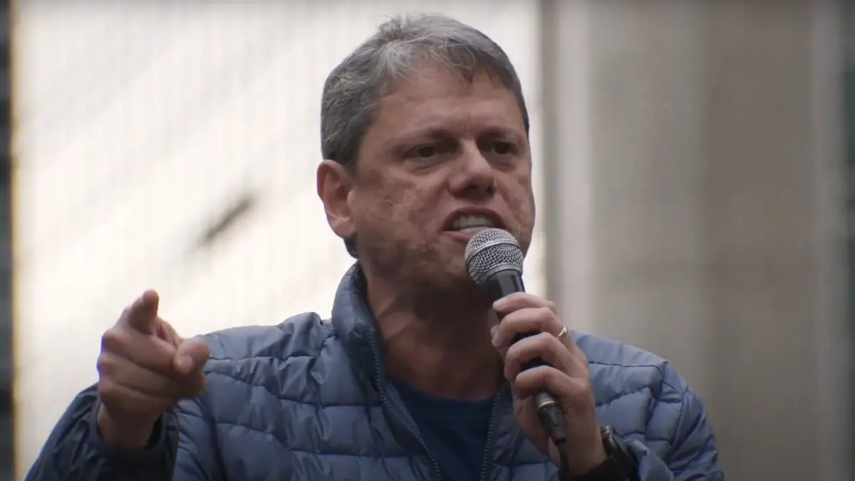 Tarcísio de Freitas durante discurso em ato na Avenida Paulista (Reprodução/Youtube Silas Malafaia)