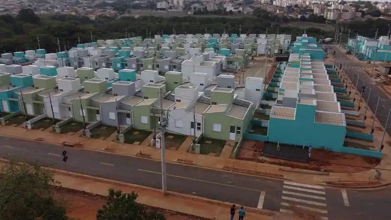 Casal é levado a delegacia após ocupar casa vazia da Favela Marte em Rio Preto