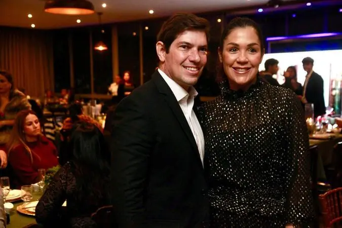Dime e Maysa Prado de Carvalho Medeiros em noite de festa (Arnaldo Mussi)