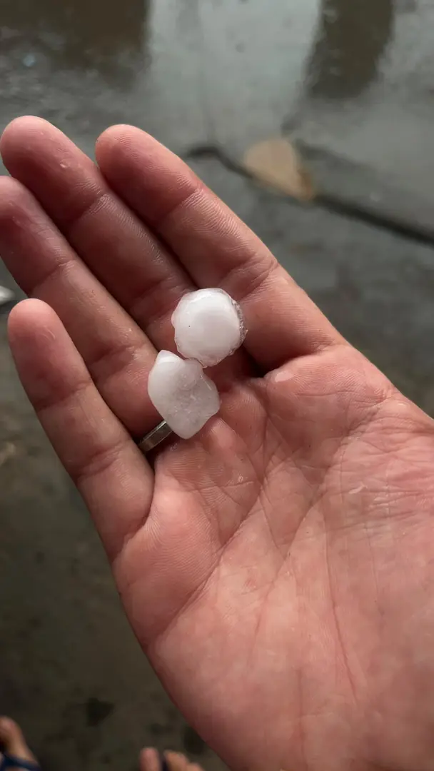 Chuva de granizo atinge Rio Preto e Guapiaçu nesta terça