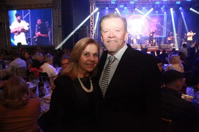 Everaldo Alves Nazareth Jr. e a mulher, Selma Martins Nazareth, no Baile dos Pais, no Clube Monte Líbano (Arnaldo Mussi)