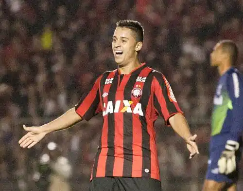 Dellatorre vibra após superar Dida no duelo de ida das semifinais da Copa do Brasil (Cleber Yamaguchi/Eleven/Gazeta Press)