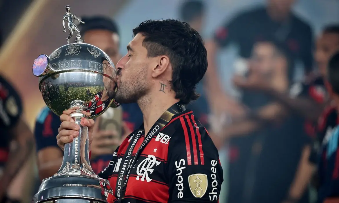 Arrascaeta é finalista no tradicional prêmio Rei da América