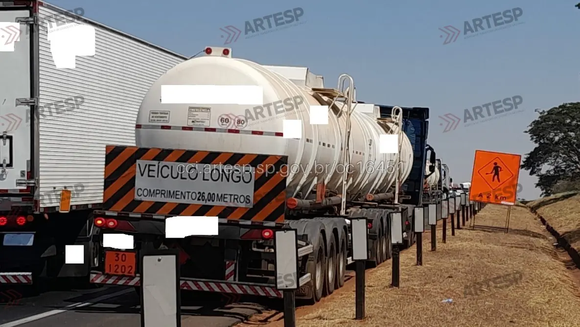 Colisão causa engarragamento quilométrico (Artesp / Divulgação)