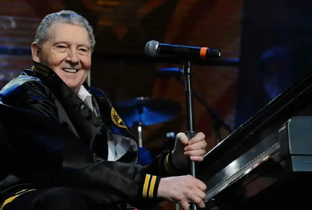 Jerry Lee Lewis, um dos pioneiros do rock'n roll americano dos anos 1950, morreu nesta sexta-feira, 28, aos 87 anos (Divulgação)