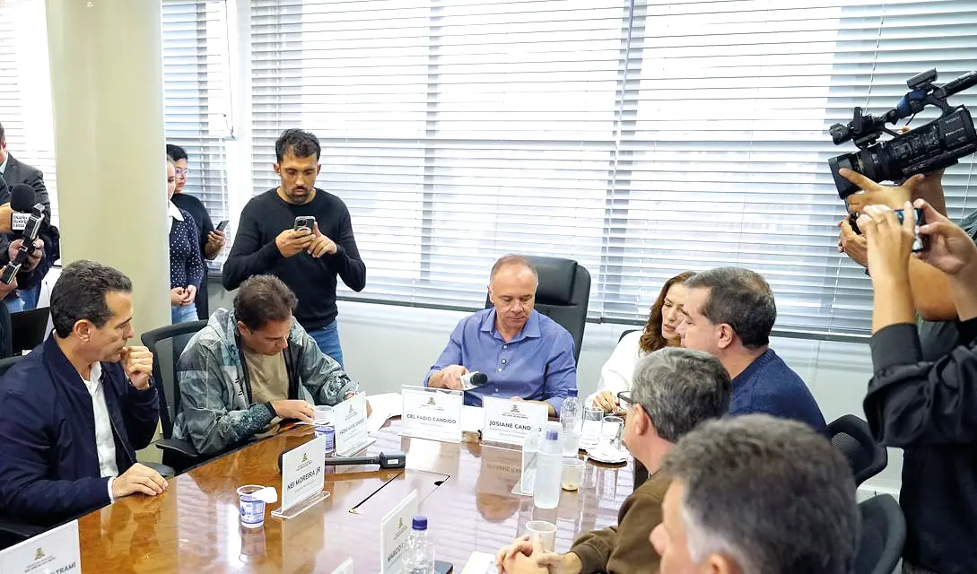 Justiça mantém prefeito Coronel como réu em ação contra Smart Rio Preto