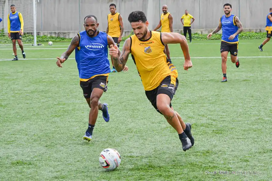 Comandados do técnico Allan Aal treinaram forte em Maceió visando a partida deste sábado; meta é seguir embalado e entrar de vez no cobiçado grupo dos quatro primeiros
colocados do campeonato (Divulgação/Grêmio Novorizontino)