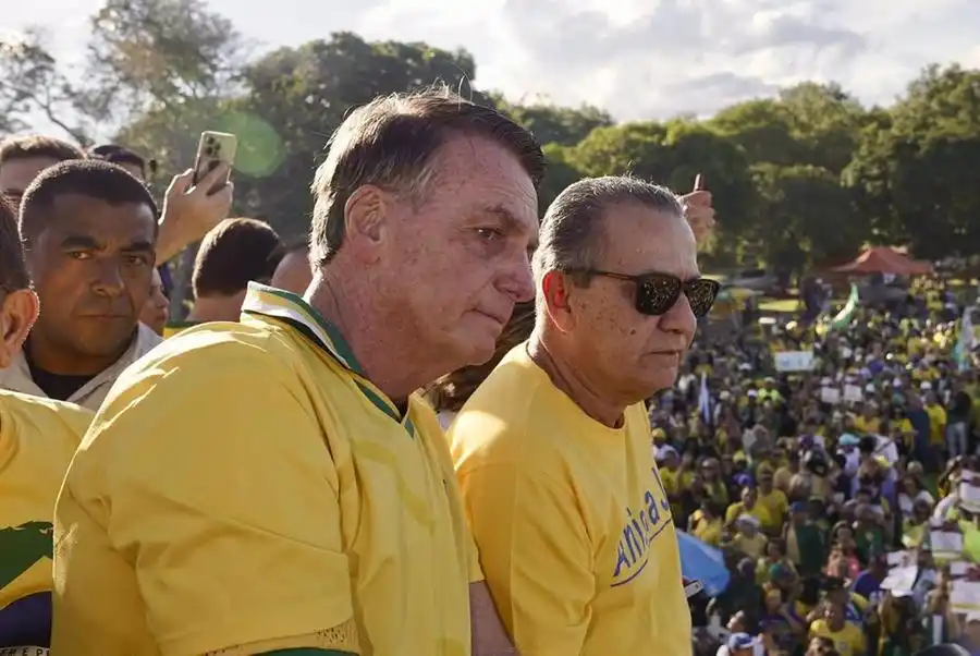 O ex-presidente Jair Bolsonaro ao lado do pastor Silas Malafaia (Reprodução do Instagram)