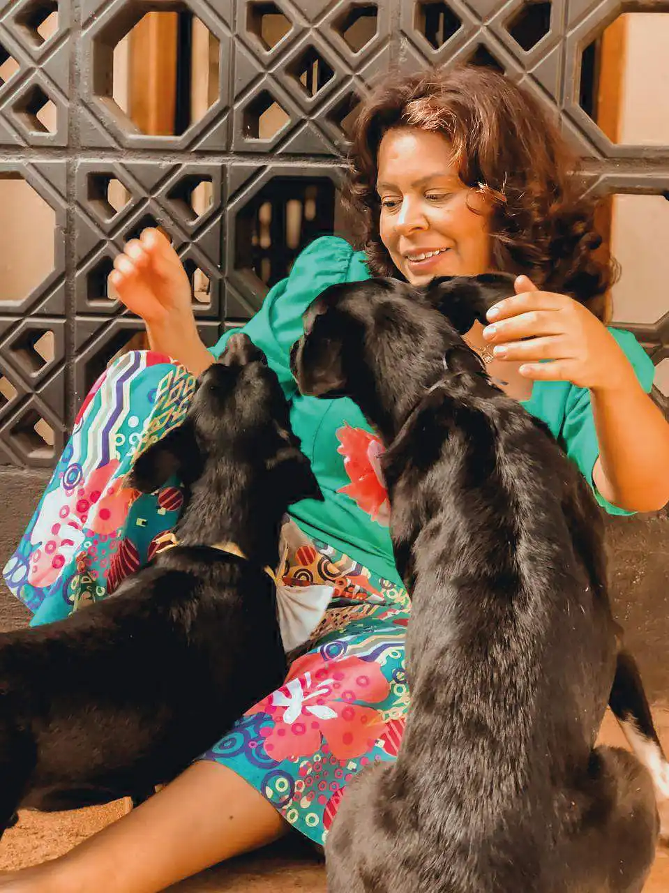Cléia Oliveira com Marie e o Max (Arquivo pessoal)