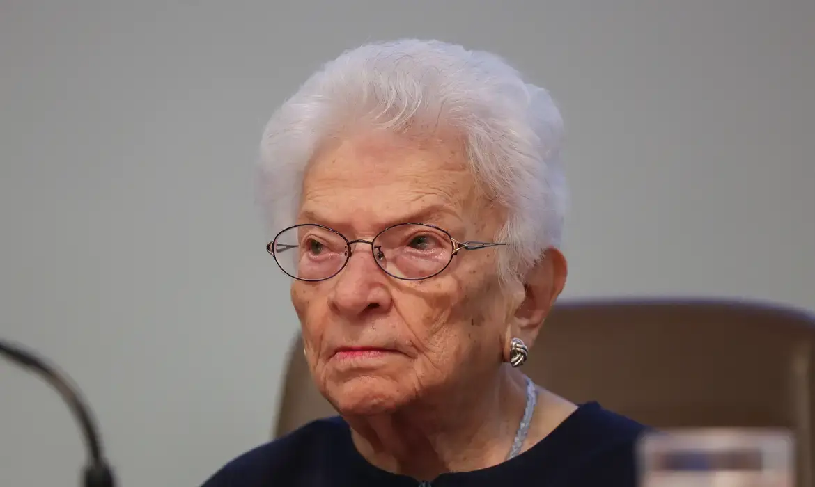 Erundina, 91 anos, é deputada estadual mais velha eleita em SP