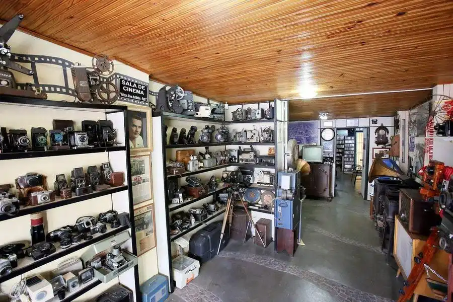 Acervo do MIS no porão da rua Delegado Pinto de Toledo (Acervo Rio Preto em Foco Filmes)