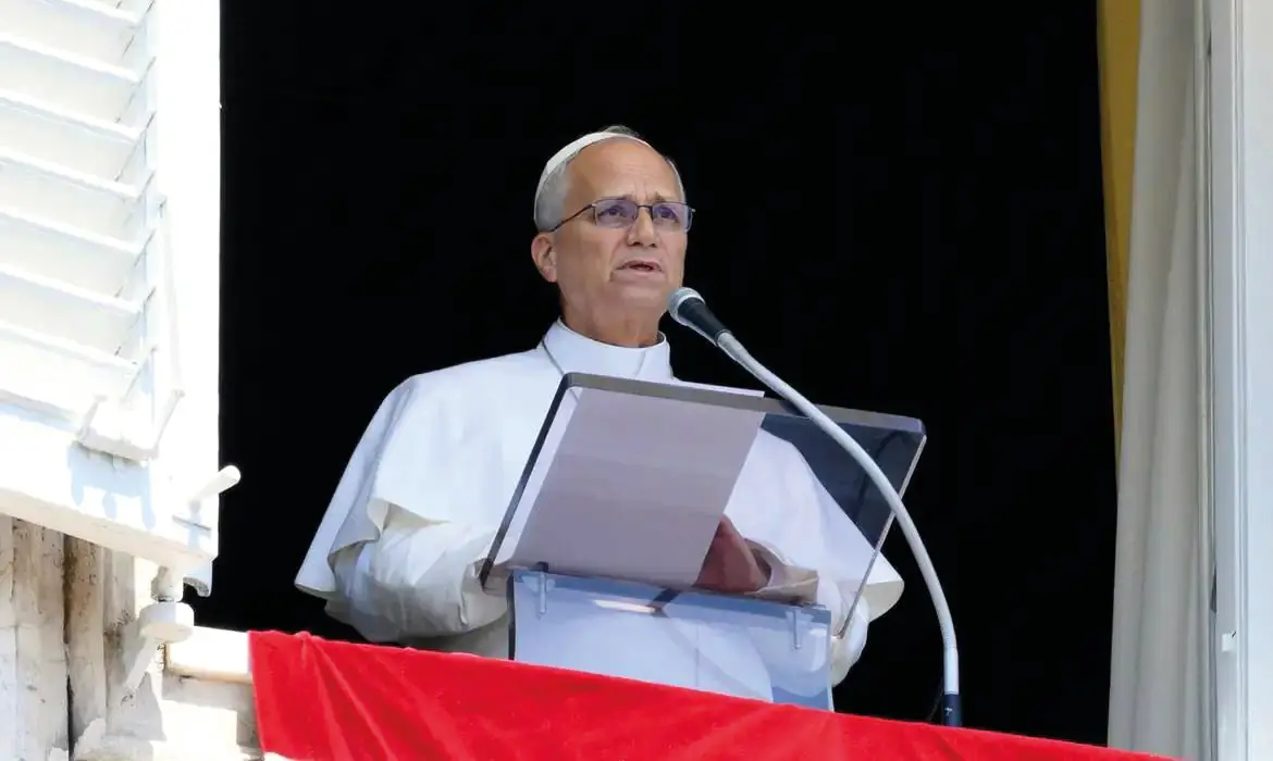 Papa Leão 14 será internado para operar nódulo no pulmão