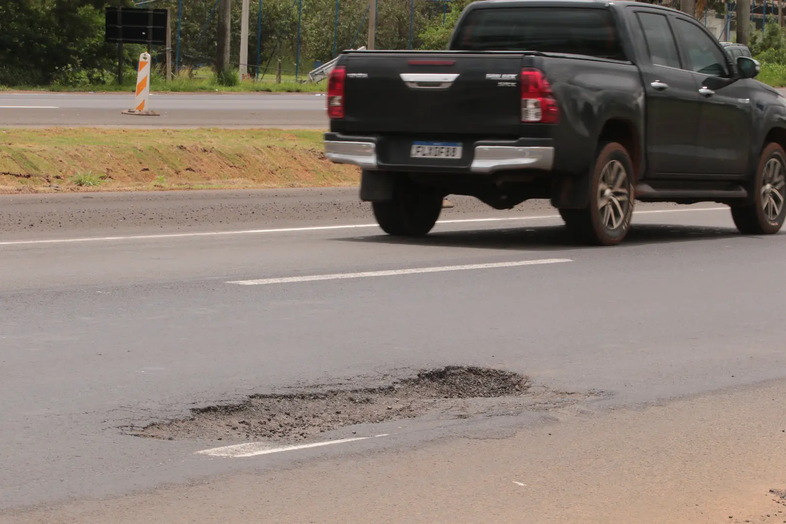 Concessionária anuncia tapa-buraco emergencial na rodovia Washington Luís na região de Rio Preto