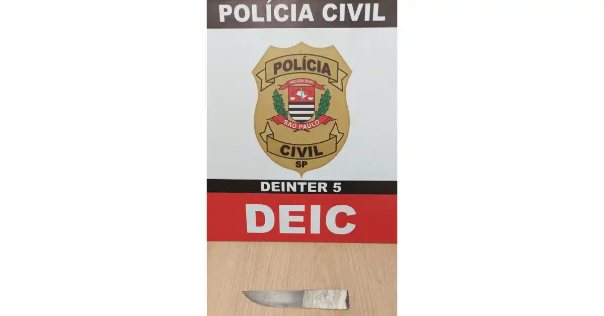 Uma faca foi apreendida com o suspeito no momento da prisão (Divulgação)