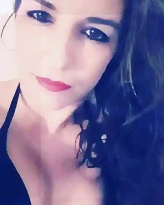 Como a mãe teve câncer, Cintia fazia acompanhamento e descobriu tumor aos 34. Hoje está recuperada (Arquivo Pessoal)