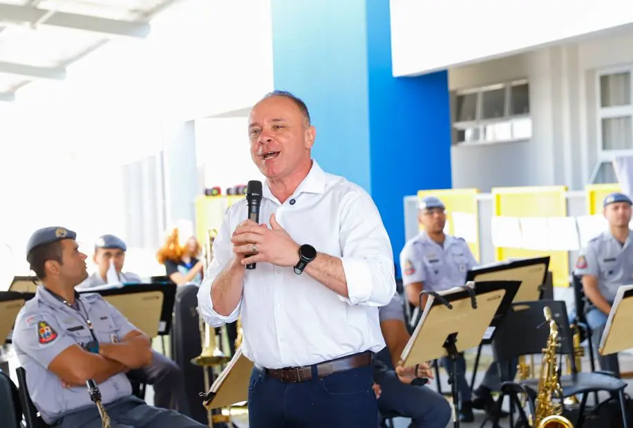 Prefeito em inauguração de escola nesta sexta (Jeniffer Maciel/Prefeitura de Rio Preto)