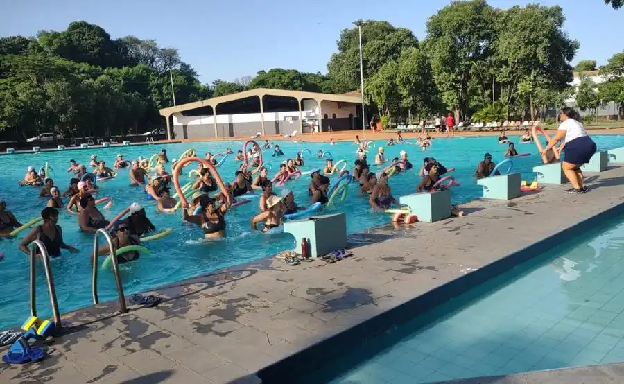 Alunas durante aula de hidroginástica nesta terça-feira (Rodrigo Lima 8/3/2022)