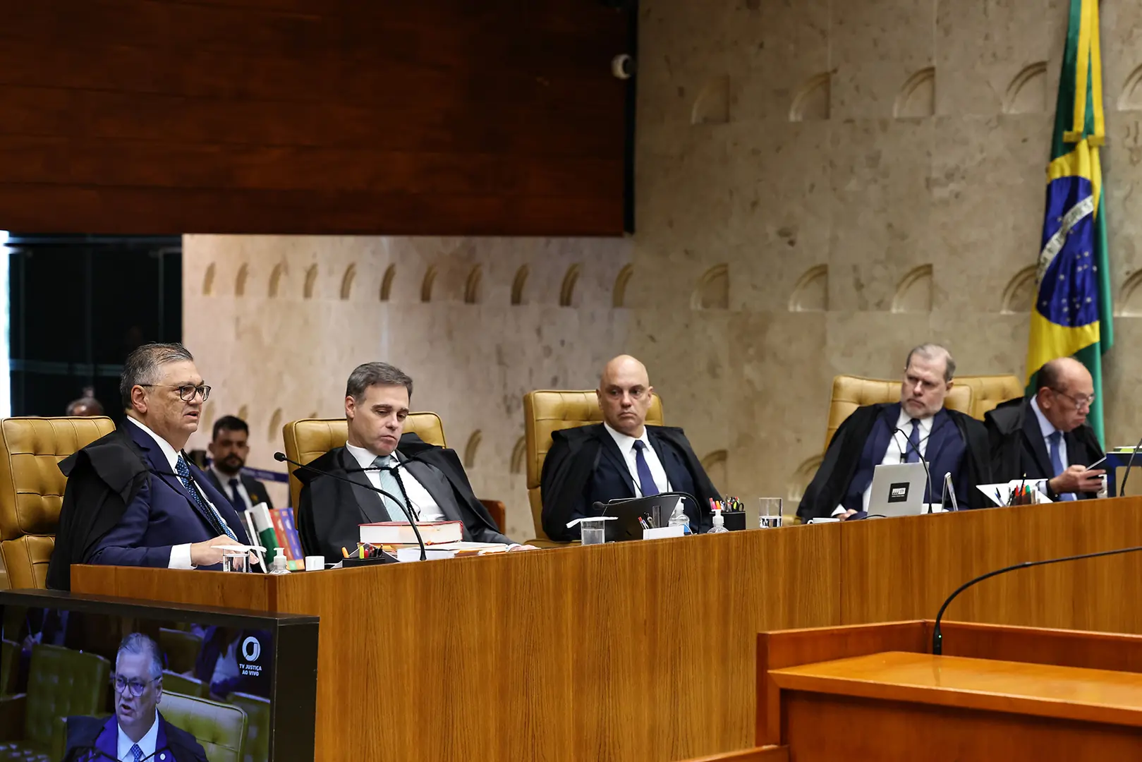Para 45%, decisões de Moraes no STF seguem critério político