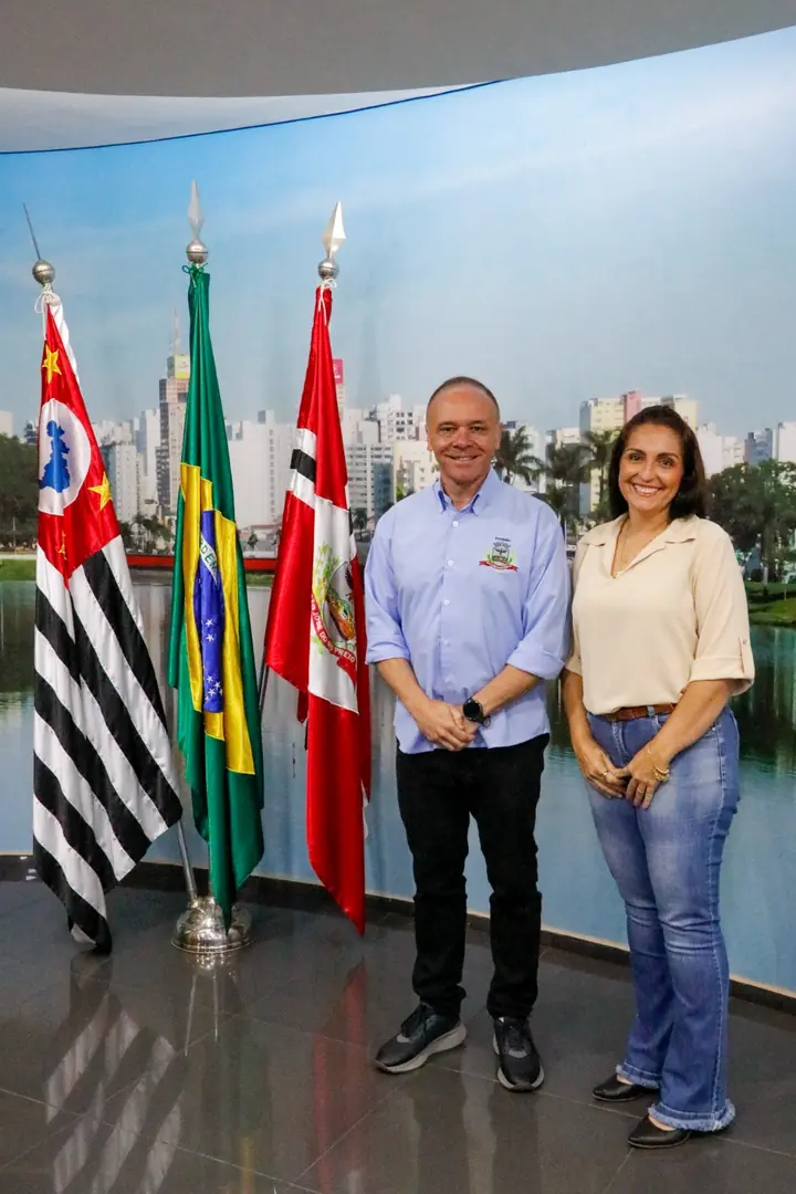 Coronel Fábio Candido com a nova secretária (Ivan Feitosa/Prefeitura de Rio Preto)