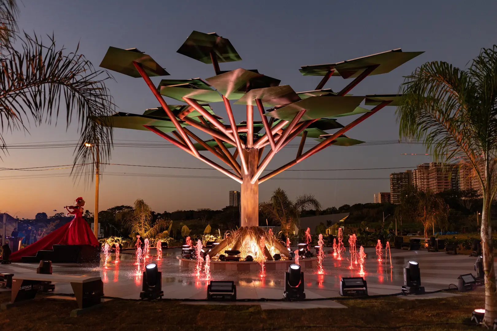 Escultura Númina foi concebida para homenagear todas as pessoas que contribuíram para a formação e desenvolvimento de Rio Preto (Eduardo Penna/Divulgação)