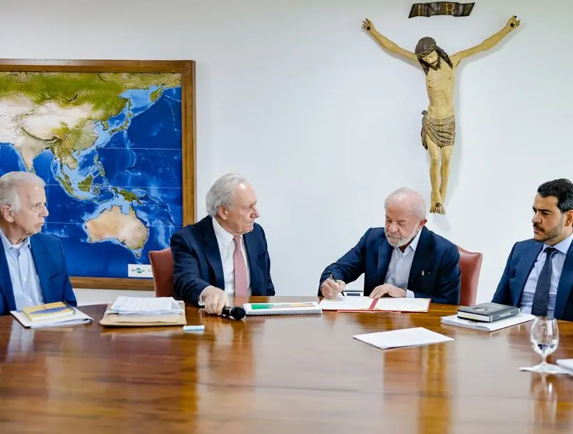 Lula assina projeto que amplia o combate às organizações criminosas