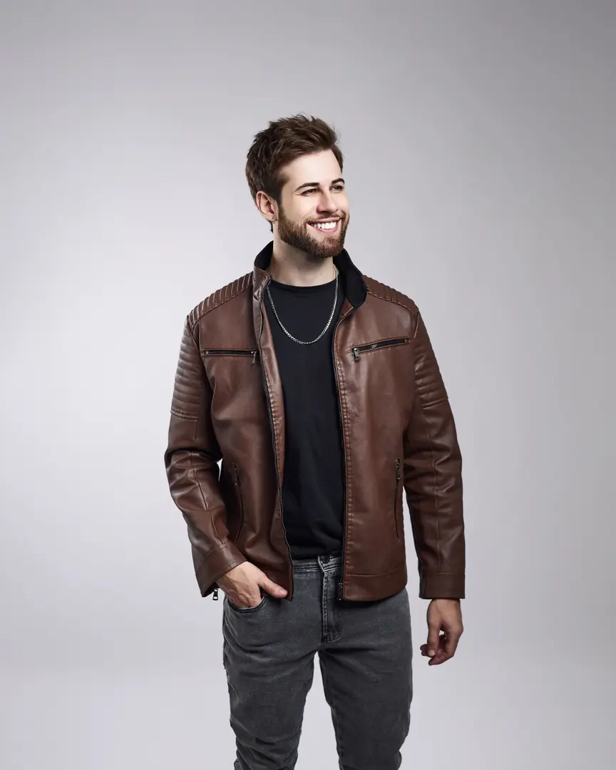 Junior Villa lança ‘Buena Vibra’