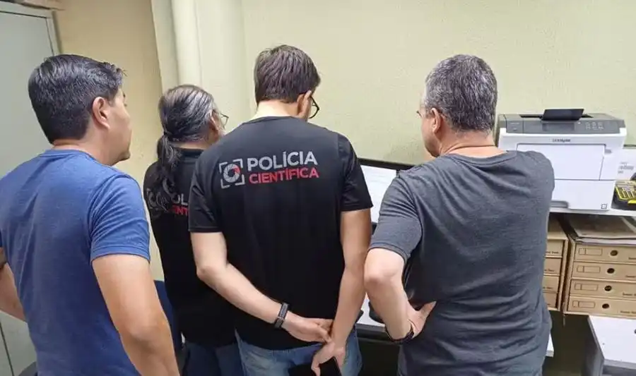 Equipe da Polícia Civil na sede da Empro um dia após a invasão aos servidores, afetando serviços da Prefeitura de Rio Preto (Ademir Terradas/Prefeitura de Rio Preto)