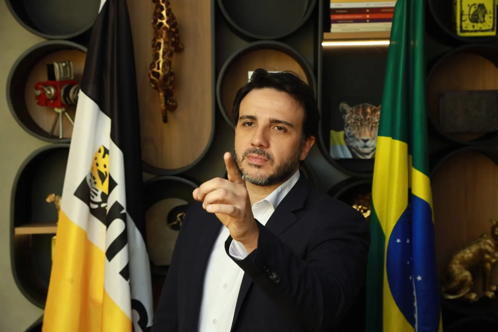 Editora notifica Renan Santos por uso de música de Cazuza