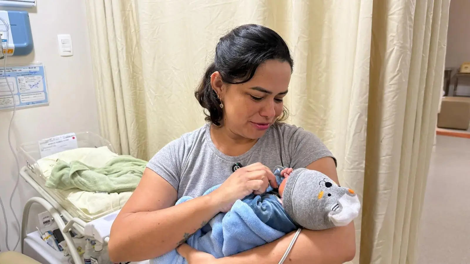 Bebês recebem imunização contra bronquiolite no HCM