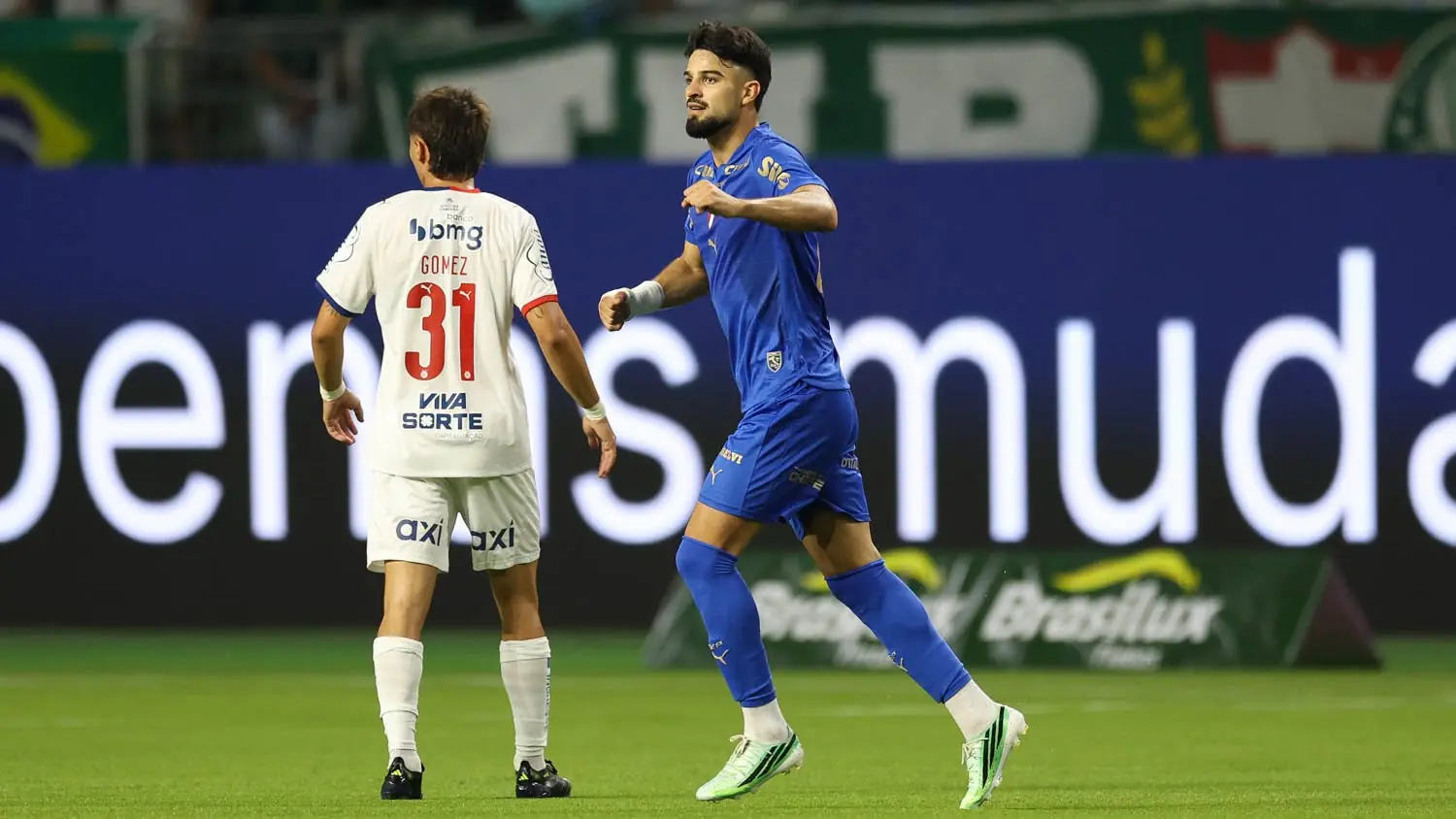 Palmeiras vence do Bahia e reduz diferença para o Flamengo
