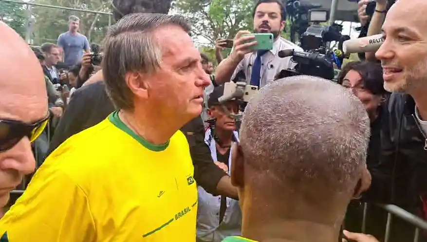 Bolsonaro votou na escola municipal Rosa da Fonseca, na Vila Militar, Zona Oeste do Rio (Reprodução)