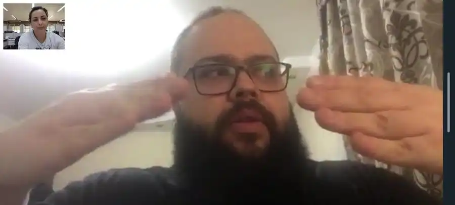 Padre rio-pretense Robson Gavioli de Mattos, que está na Ucrânia há dez anos, durante entrevista por videochamada (Reprodução)