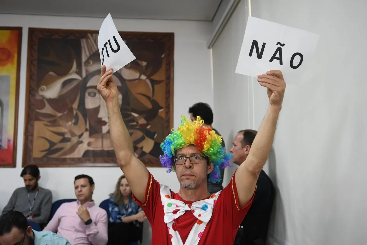 Manifestantes que foram à Câmara contra aumento do IPTU prometem nova mobilização neste sábado (Thomaz Vita Neto)