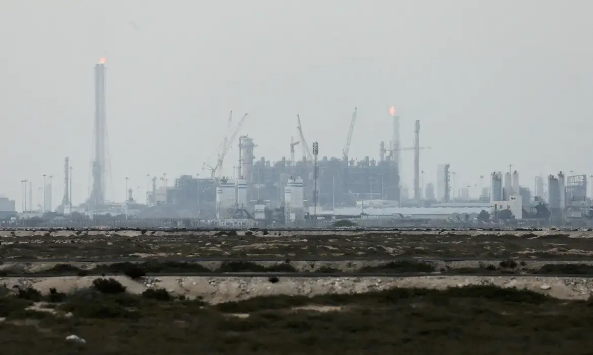 Irã volta a atacar Catar após Trump ameaçar destruir campo de gás Pars (Agência Brasil)