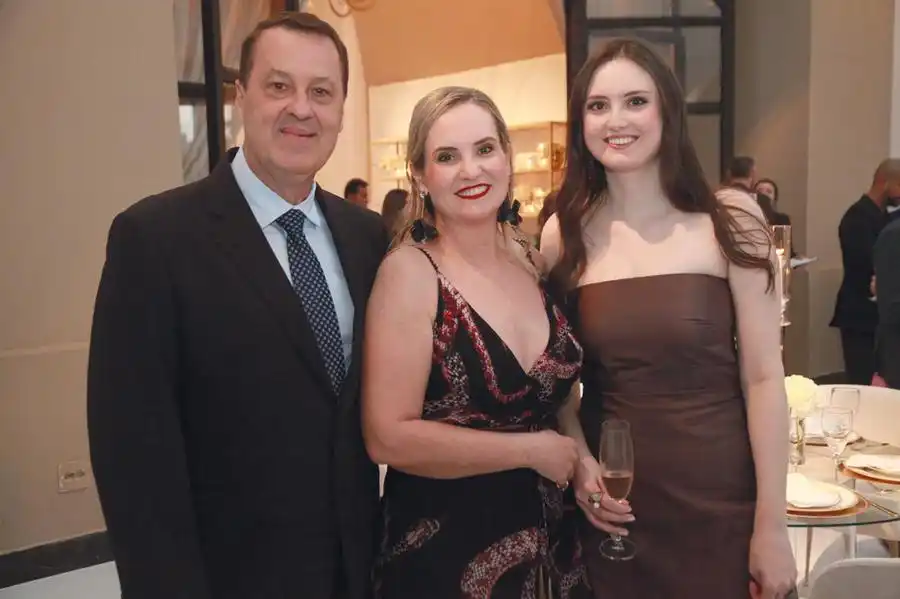 Ângelo Biava, Beta Bozzani e Marcela Bozzani Soubhia, em casamento no Villa Conte (Arnaldo Mussi)