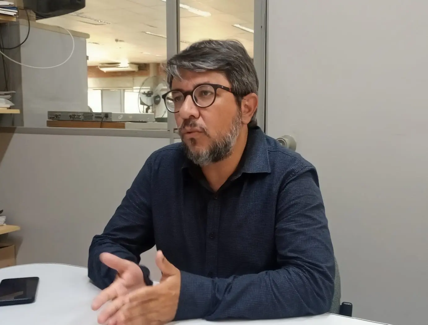 Machado defende sala de aula sem tela em Rio Preto