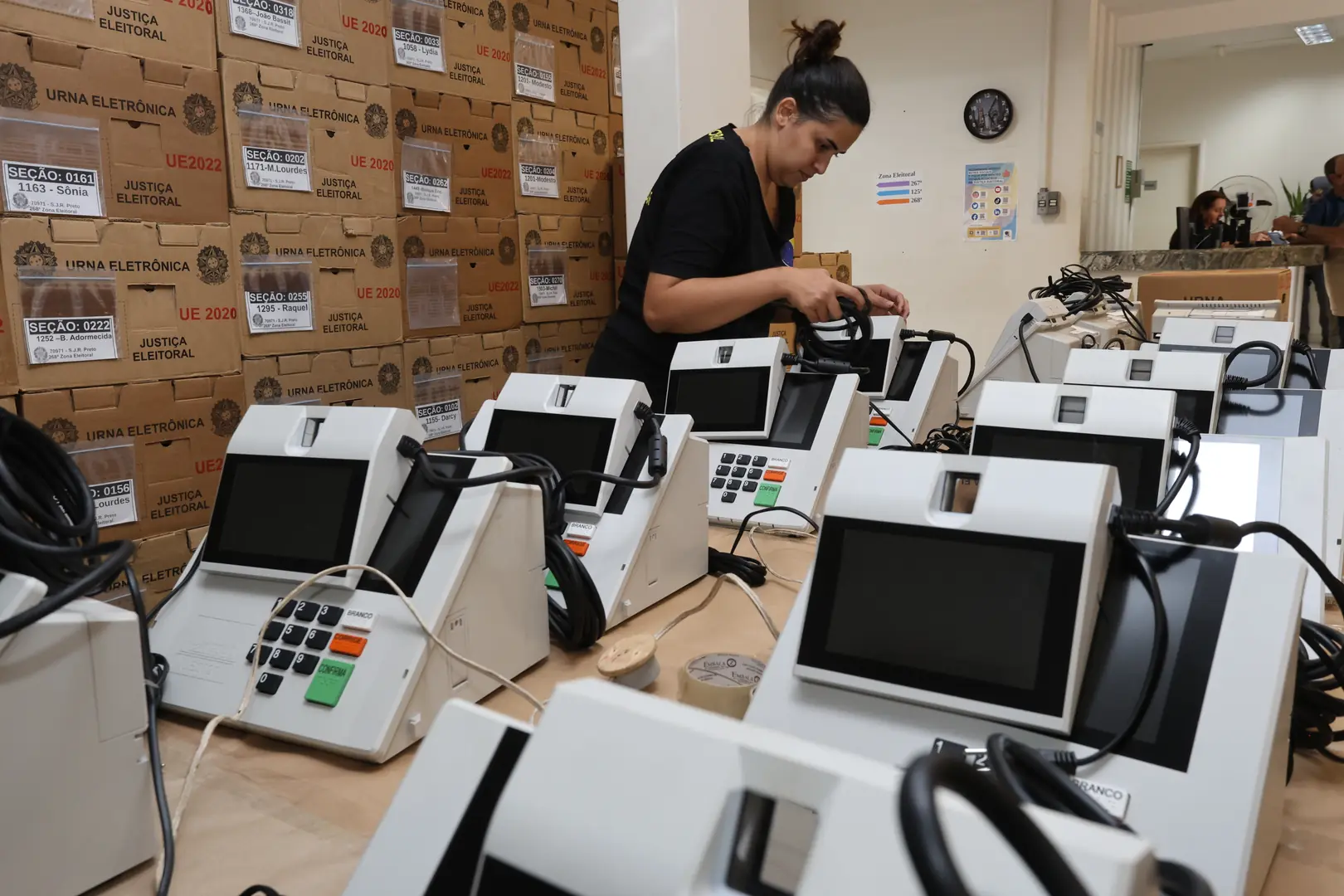 Rio Preto inicia preparo de 1.042 urnas para eleição