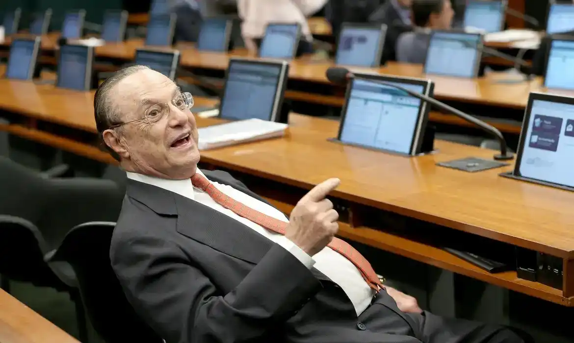 Paulo Maluf era alvo de ação por improbidade administrativa na época em que era prefeito de São Paulo (Wilson Dias/Agência Brasil)