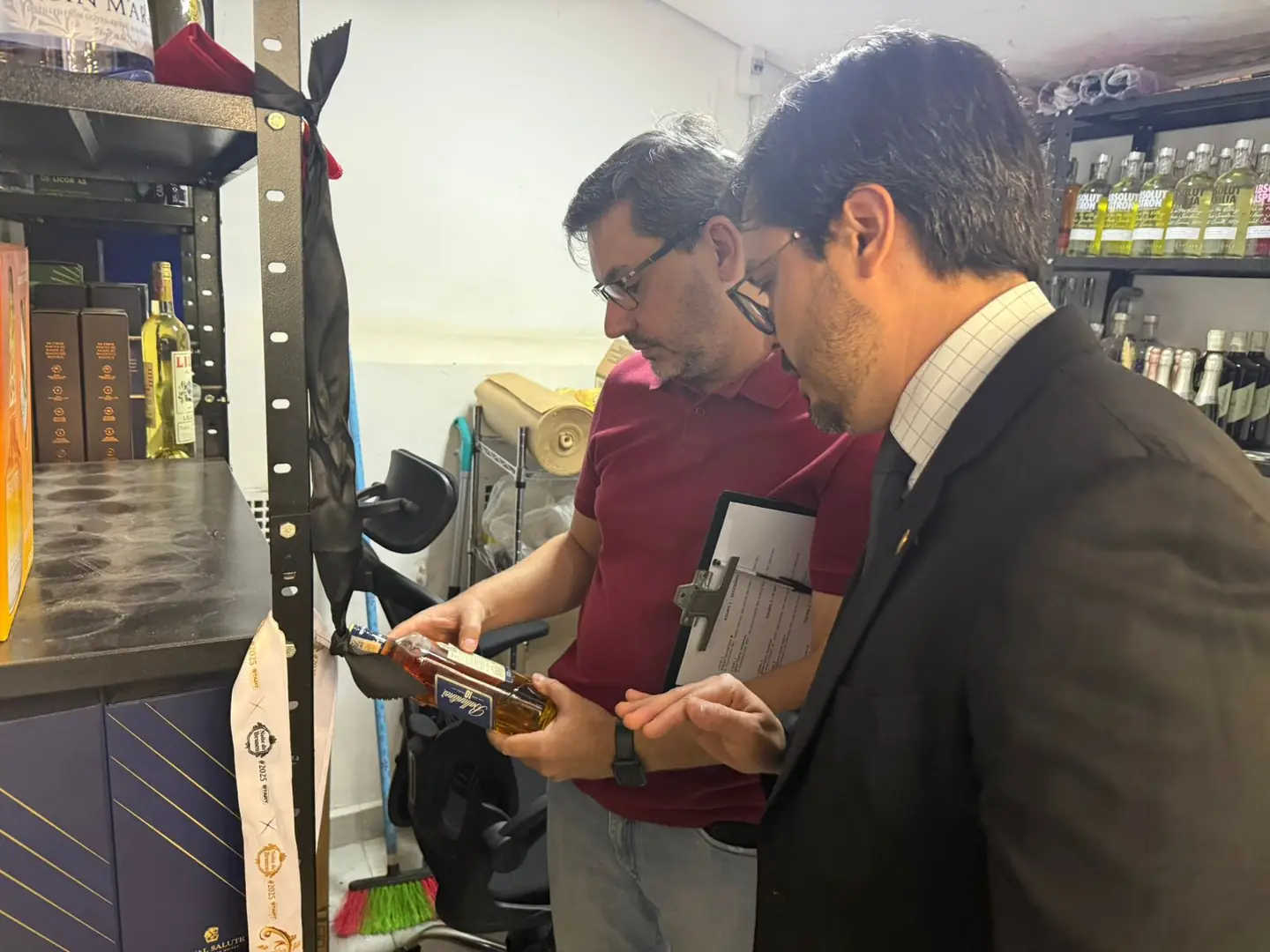 Fiscalização para verificar origem de bebidas alcoólicas em Rio Preto (Marco Antonio dos Santos 7/10/2025)