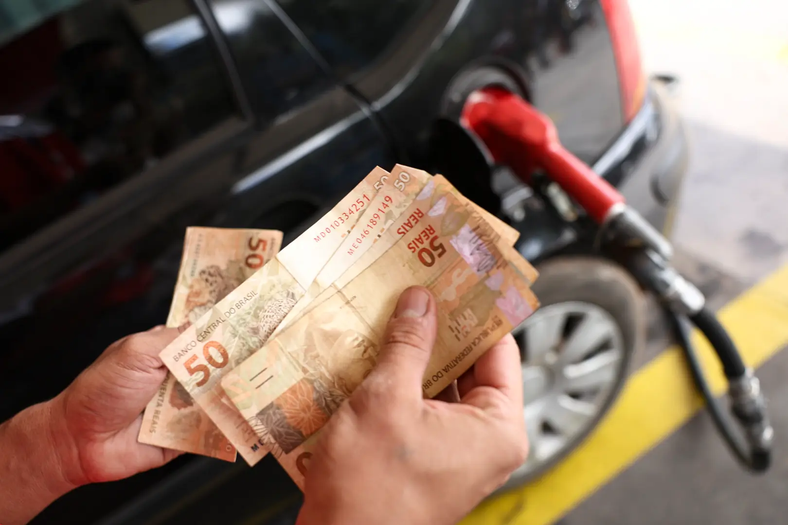 Petrobras reduz preço da gasolina em 4,9%