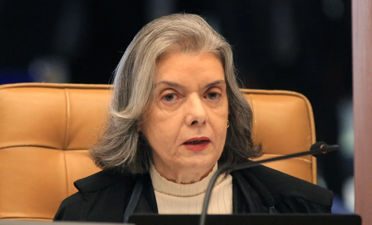 Cármen Lúcia, ministra do STF: explicações devem ser prestadas 'com urgência e prioridade' (Divulgação)
