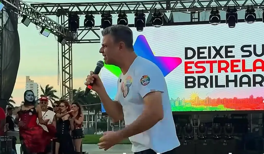 João Paulo Rillo critica fascismo e pede voto em Lula na Parada de Rio Preto