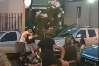 Acusado de matar em bar deve se entregar, diz defesa