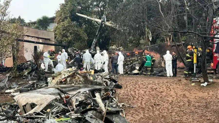 Equipes trabalham na remoção de corpos no local da tragédia (Divulgação/Polícia Federal)