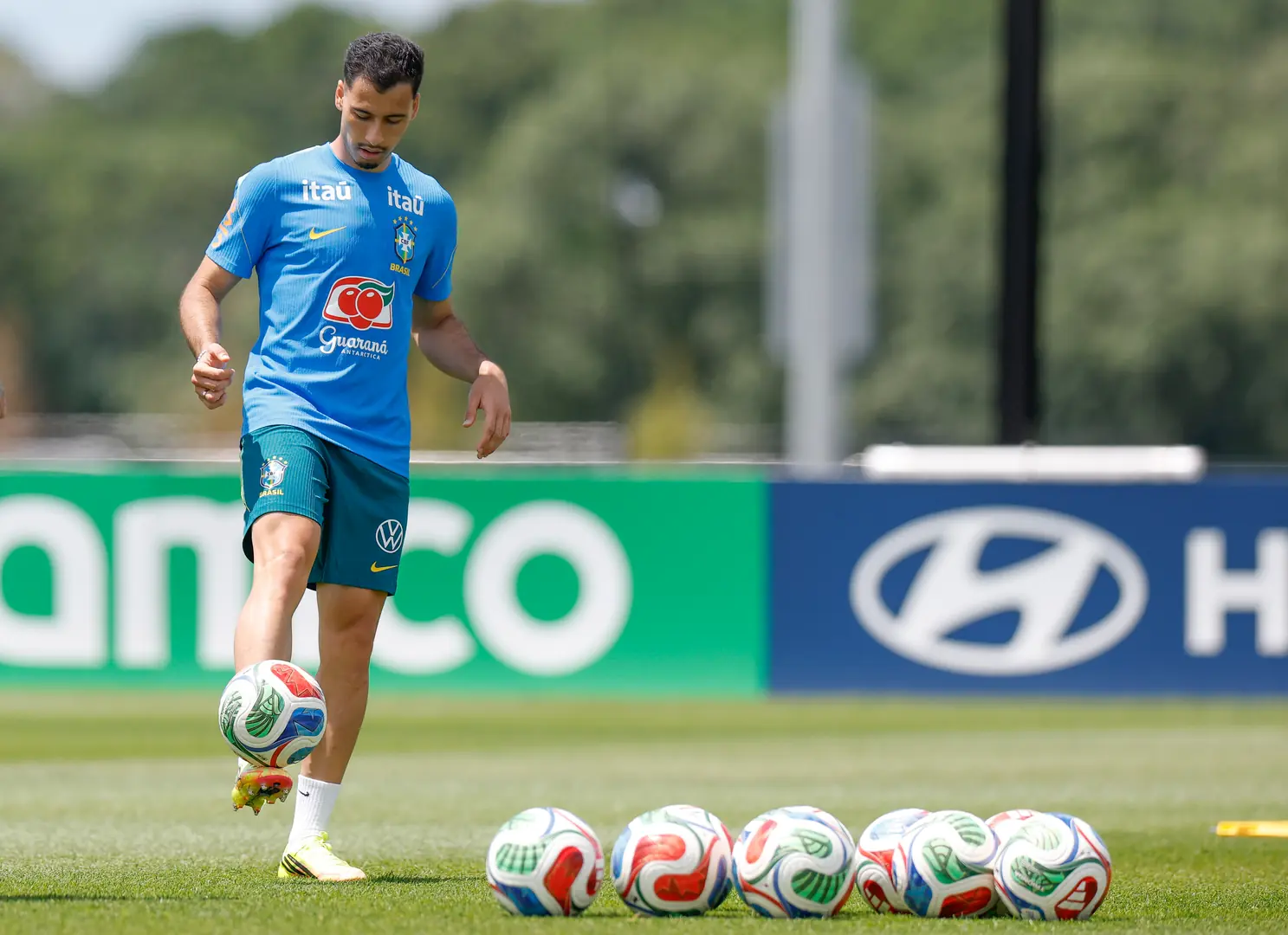 Gabriel Martinelli é um dos cotados para assumir o lugar de Raphinha, lesionado, no time titular do Brasil (Rafael Ribeiro/CBF )