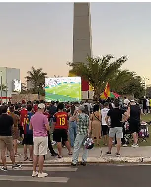 Torcida acompanhou no telão (Guilherme Baffi/Instagram)