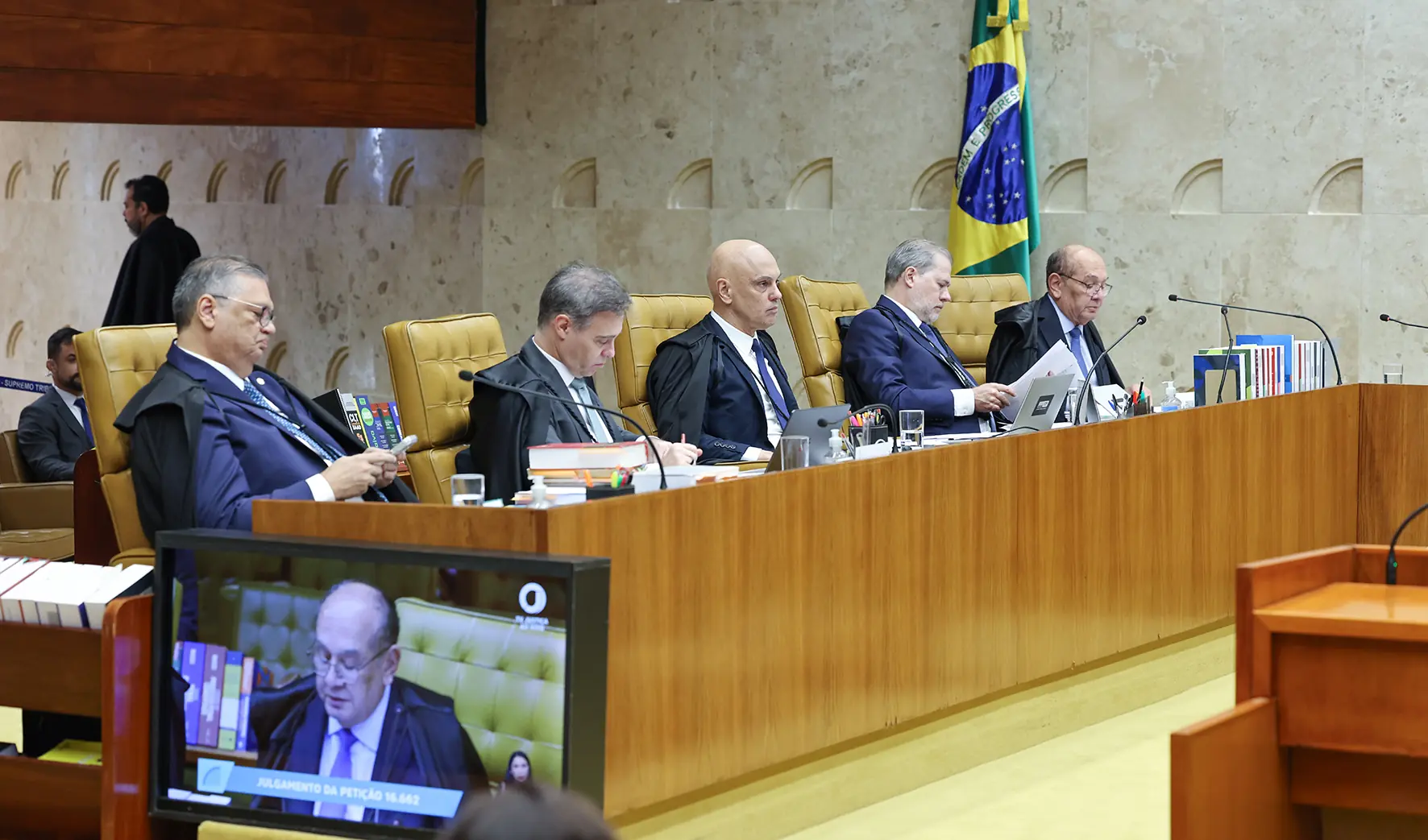 STF encerra sessão sem decisão sobre caso envolvendo Moraes