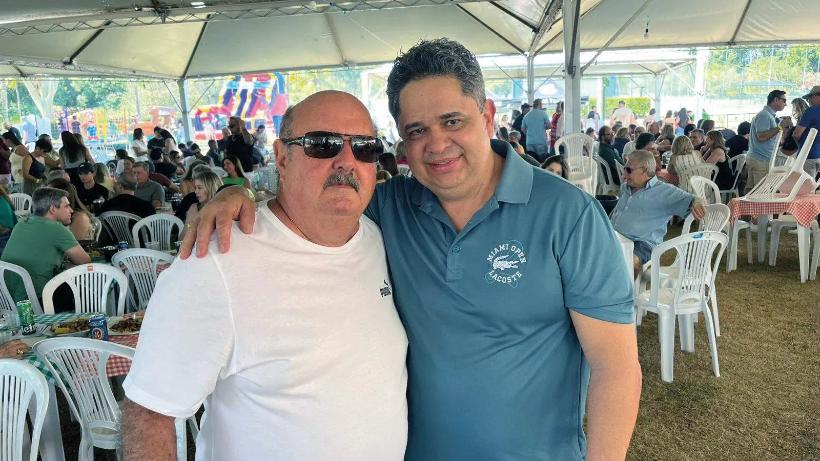 Acácio de Melo e Rogério Leal em festa beneficente no Damha 1 (Arnaldo Mussi)
