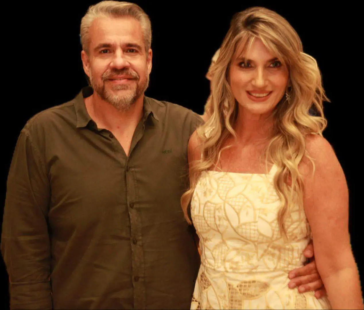 Júnior e Vanessa Nonato Croce posam de anfitriões do lançamento da Chouette (Arnaldo Mussi)